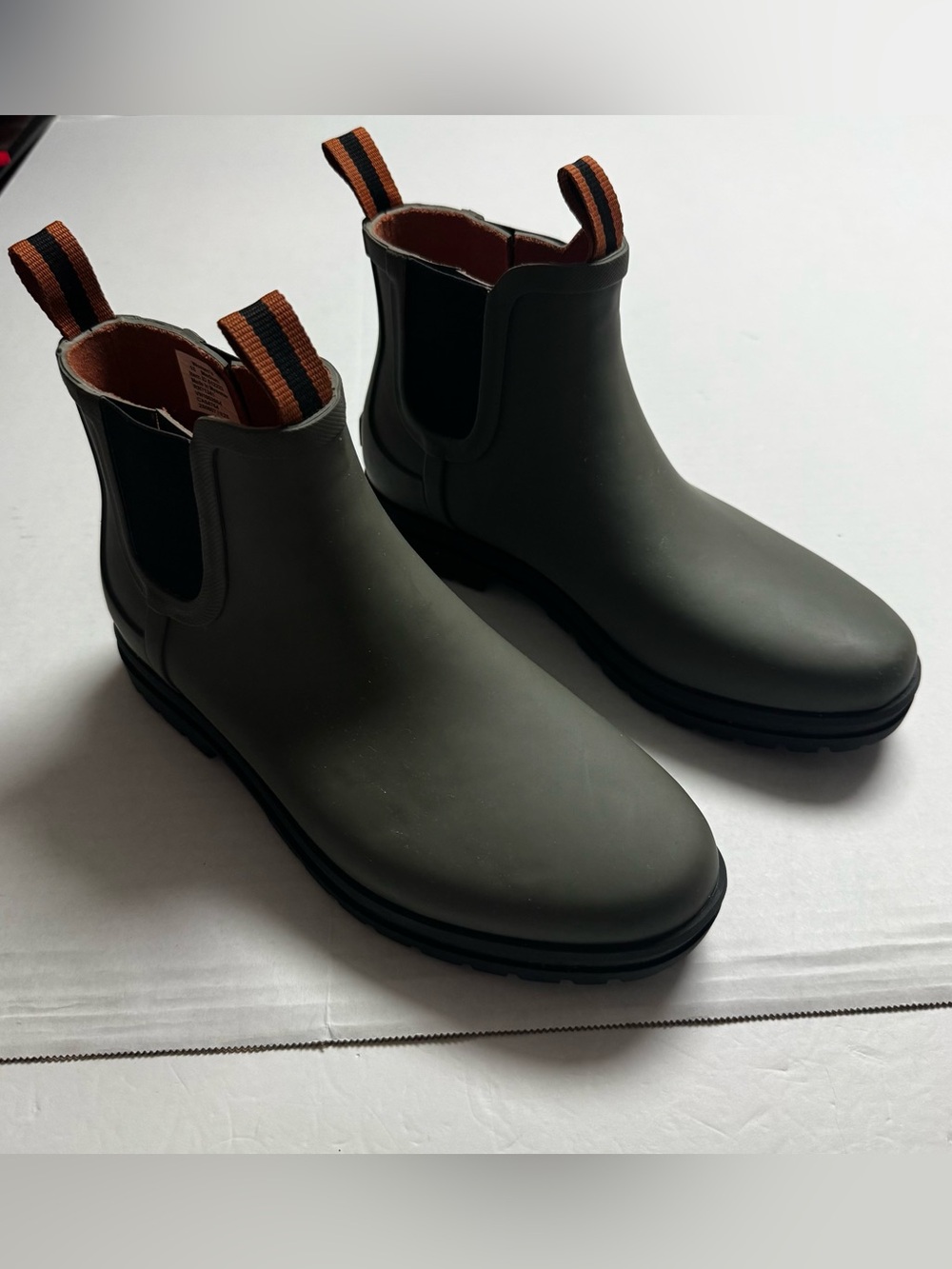 L.L. BEAN Women's Rugged Wellie Chelsea Waterproof Boots In Kelp Green/Black 10M - Picture 2 of 12